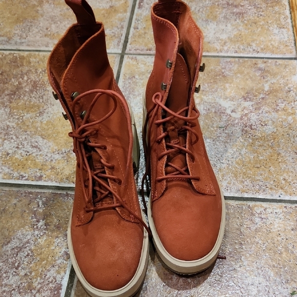 Sorel Shoes - Sorel Hi Line Lace-Up Boots  Warp Red Size 8.5